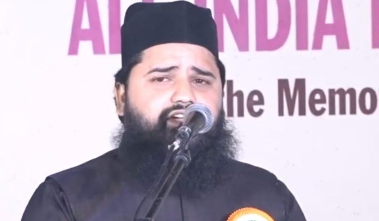 اس کی خوشیوں کی خاطر میں کتنی محنت کرتا ہوں
